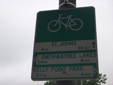 Directional sign at the entrance to Kelley Point Park - bike path